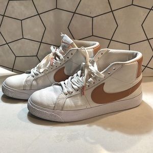 Nike SB Zoom Blazer Mid Shoes
White/Light Cognac/White/White unisex M 7 / W 8.5